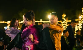 Chỉ một hành động, NSND Tự Long khiến khán giả ngưỡng mộ vì sự tinh tế