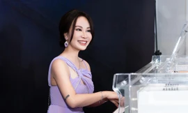 Uyên Linh gây bất ngờ khi 'Lần đầu làm mẹ'