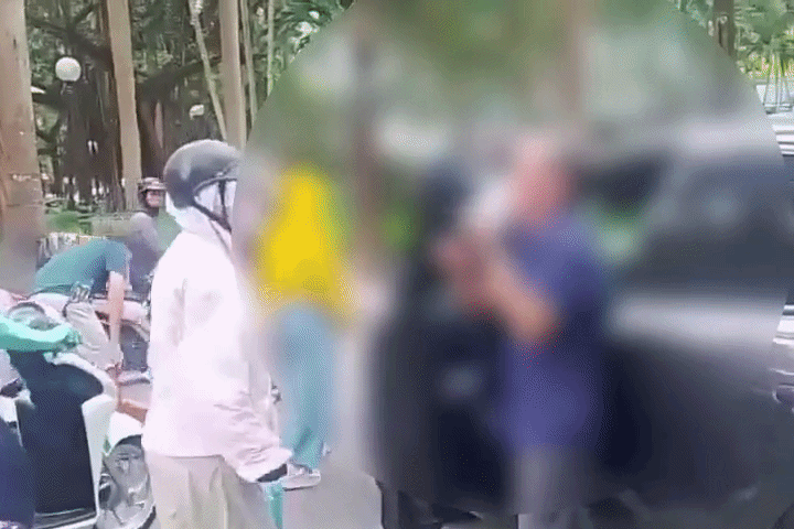 Xác minh vụ việc người phụ nữ đi xe máy đánh nam tài xế ô tô sau va chạm giao thông