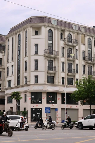 Hết thời 'đẻ trứng vàng', shophouse, biệt thự liền kề triệu đô đóng cửa im lìm 