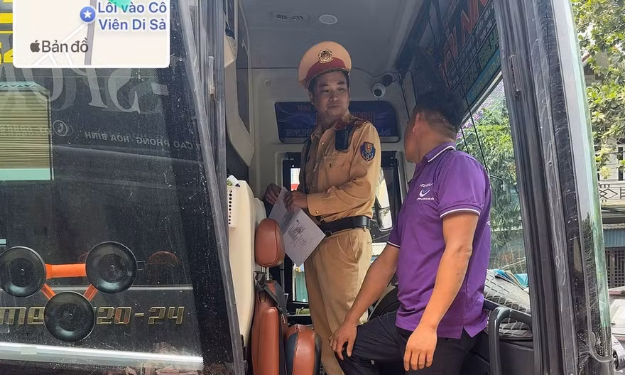 Chở quá 22 người, tài xế và chủ xe khách bị phạt 165 triệu đồng