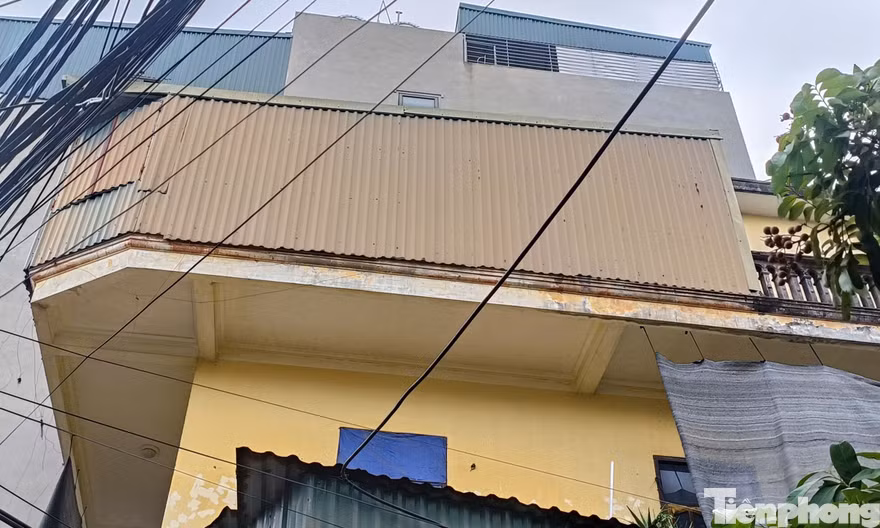 Cảnh sát vén màn bí ẩn trong căn nhà luôn đóng kín cửa 