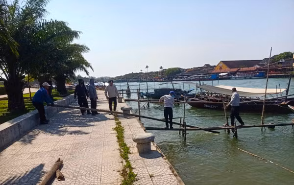 Hội An quyết liệt lập lại trật tự vỉa hè, 'xóa sổ' cầu khỉ đón khách trái phép