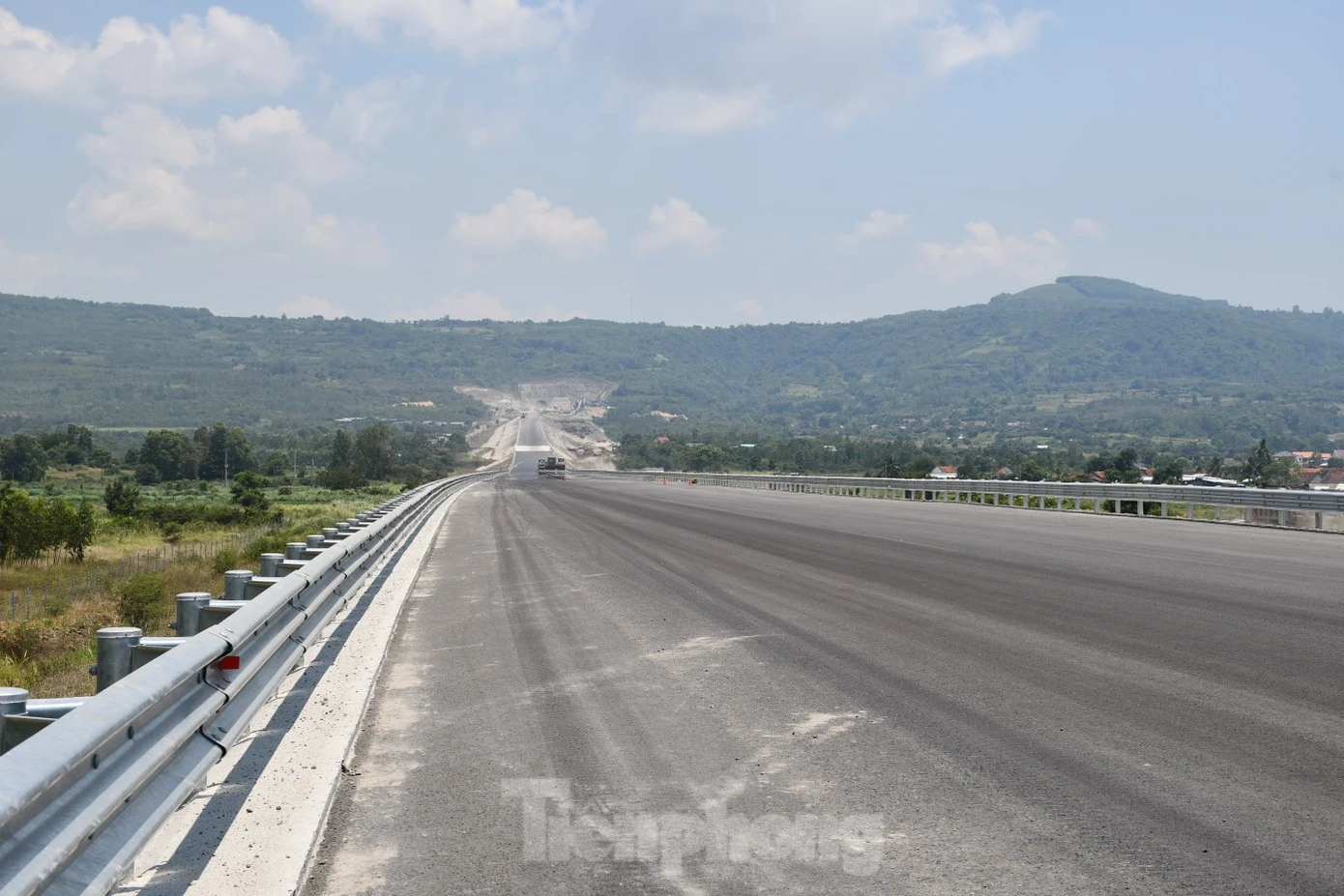 Cao tốc Chí Thạnh - Vân Phong chưa thể thông xe dịp Tết 2026 do hạng mục an toàn chưa hoàn tất