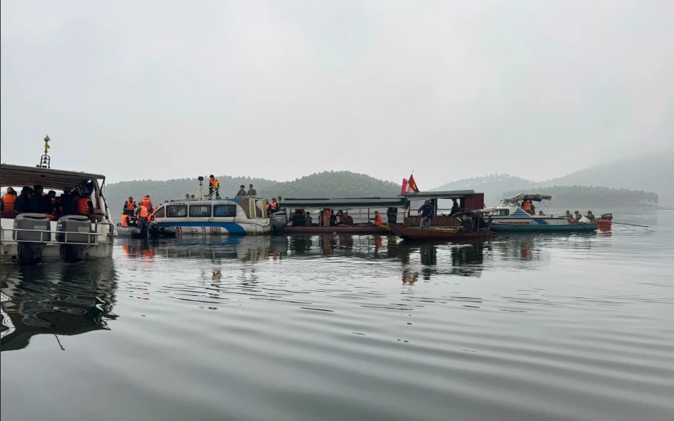 Tai nạn đường thủy nghiêm trọng trên hồ Thác Bà: 6 người thiệt mạng sau va chạm tàu