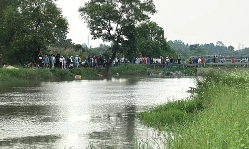 2 thiếu niên mất tích dưới con rạch ở TPHCM