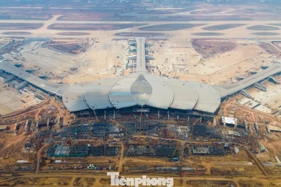 Sân bay Long Thành: Cử tri hỏi đầu tư giai đoạn 2, Bộ Xây dựng trả lời gì? 