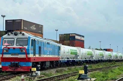 Vì sao tàu hỏa chưa chuyển đổi nhiên liệu xanh?