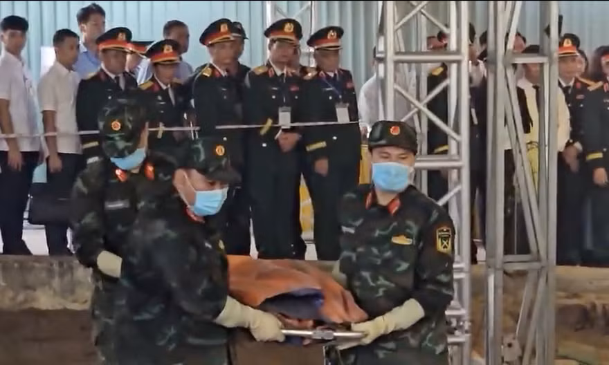Hành trình phát hiện rãnh chôn tập thể, tìm thấy 5 hài cốt liệt sĩ đầu tiên tại Công viên Lê Thị Riêng 