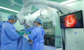 Hy hữu mổ sọ trong lúc người bệnh vẫn tỉnh táo 