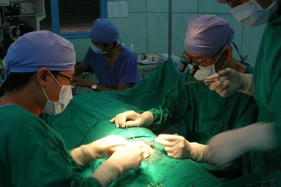 Bệnh viện bỏ sót chấn thương ‘cưỡi ngựa’ khiến bé trai tắc đường tiểu