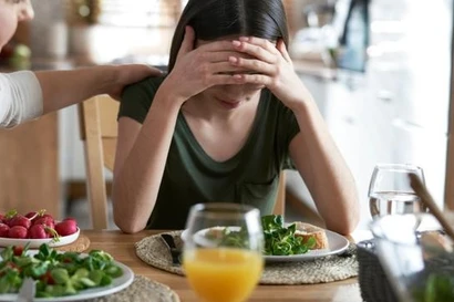 Vì sao ăn ít vẫn bị đầy hơi, chướng bụng dịp Tết