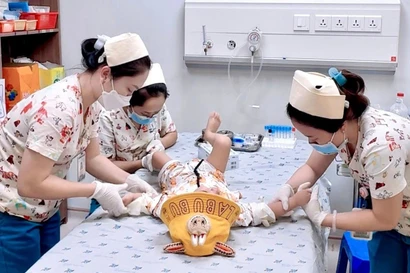 Bác sĩ cảnh báo 'bẫy tử thần' với trẻ nhỏ dịp Tết