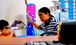 Nữ gia sư bạo hành bé trai 5 tuổi bằng cán vợt cầu lông