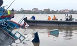Tàu chở 9 thuyền viên bị lật chìm ở Quảng Ninh