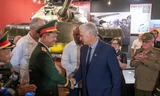 Bí thư thứ nhất, Chủ tịch nước Cuba thăm Bảo tàng Lịch sử Quân sự Việt Nam