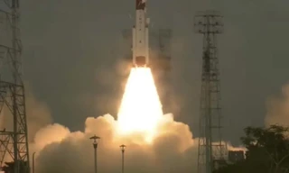 Tên lửa Ấn Độ đột ngột mất kiểm soát 