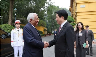 Chủ tịch nước Lương Cường đón Chủ tịch Hội đồng châu Âu. Ảnh: TTXVN