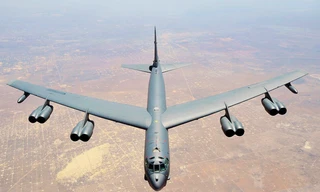Mỹ bắt đầu triển khai oanh tạc cơ B-52 trên bầu trời Iran