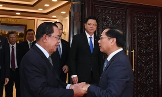 Chủ tịch Thượng viện Campuchia Hun Sen đề nghị tăng cường hợp tác với Việt Nam