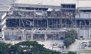 ‘Tái sinh’ sau 10 năm, trung tâm thương mại Nhật Bản lại sụp đổ trong động đất