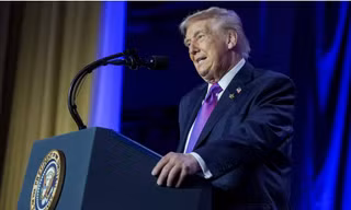 Tổng thống Mỹ Trump không xin lỗi về video xúc phạm vợ chồng ông Obama