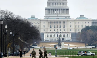 Lính Vệ binh quốc gia bị phục kích ngay gần Nhà Trắng