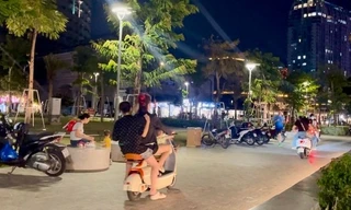 CLIP: Bất chấp rào chắn, xe máy vẫn ồ ạt chạy vào Công viên Bãi Sau, phường Vũng Tàu