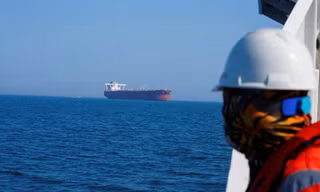 Iran nổ súng vào tàu chở dầu, Lãnh tụ Tối cao ra tuyên bố mới