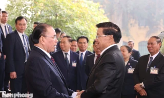 Tổng Bí thư, Chủ tịch nước Lào thăm nguyên Tổng Bí thư Nông Đức Mạnh