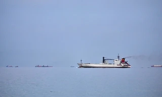 Iran cân nhắc cho phép tàu đi qua eo biển Hormuz nếu dùng nhân dân tệ