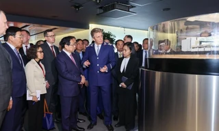 Thủ tướng đề nghị Nga hỗ trợ Việt Nam xây dựng hệ thống tàu điện ngầm