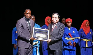 Chủ tịch Quốc hội xem trình diễn võ thuật Việt Nam ở Senegal