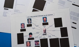 Bộ Tư pháp Mỹ để lộ ảnh nhạy cảm của nhiều cô gái trong hồ sơ Epstein