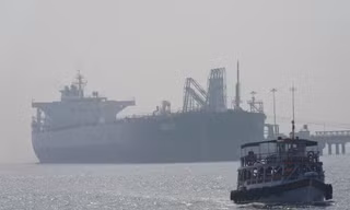 Iran cho phép các tàu 'không thù địch' qua eo biển Hormuz