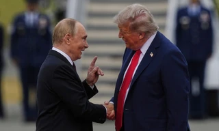 Dấu hỏi lớn sau cuộc gặp gây kinh ngạc giữa Tổng thống Trump và Tổng thống Putin