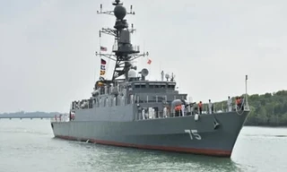 Tàu khu trục Iran bị đánh chìm, hàng trăm người mất tích