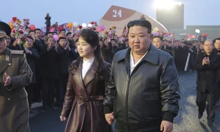 Đằng sau hành động kỳ lạ của nhóm trợ lý lãnh đạo Triều Tiên