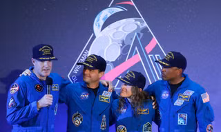 Phi hành gia NASA chia sẻ nỗi sợ khi lao nhanh hơn tên lửa siêu vượt âm