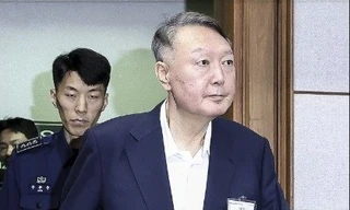 Cựu Tổng thống Hàn Quốc Yoon Suk Yeol ra tòa với bộ dạng tiều tụy