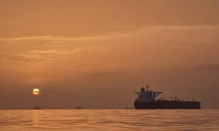 Eo biển Hormuz có thể bị đóng 6 tháng, Tổng thống Trump không đặt thời hạn chiến tranh với Iran