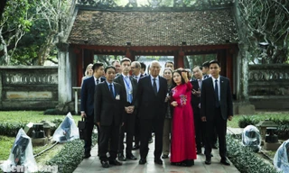 Chủ tịch Hội đồng châu Âu tham quan Văn Miếu - Quốc Tử Giám