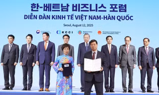 Tổng Bí thư Tô Lâm và Thủ tướng Hàn Quốc chứng kiến lễ trao các thỏa thuận hợp tác