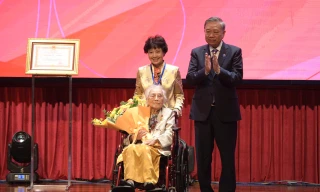 Nguyên Phó Chủ tịch nước Nguyễn Thị Bình được phong Anh hùng Lao động