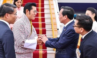 Quốc vương Bhutan và Hoàng hậu đến Hà Nội 