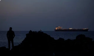 Iran soạn luật thu phí tàu qua eo biển Hormuz, châu Á chật vật trong cơn ‘khát’ dầu