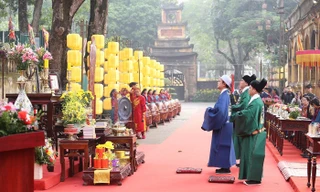 Các nhà ngoại giao nước ngoài trải nghiệm nghi lễ Tết cung đình của Việt Nam 