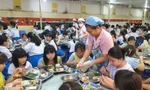 Hanoi: Urgent request to implement support for boarding meals for primary school students