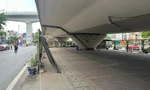 Loạt bãi xe dưới gầm cầu ở Hà Nội trống trơn sau lệnh dừng hoạt động 