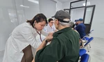 Hà Nội: Hơn 500 người có công, người cao tuổi được khám, tư vấn và cấp phát thuốc miễn phí